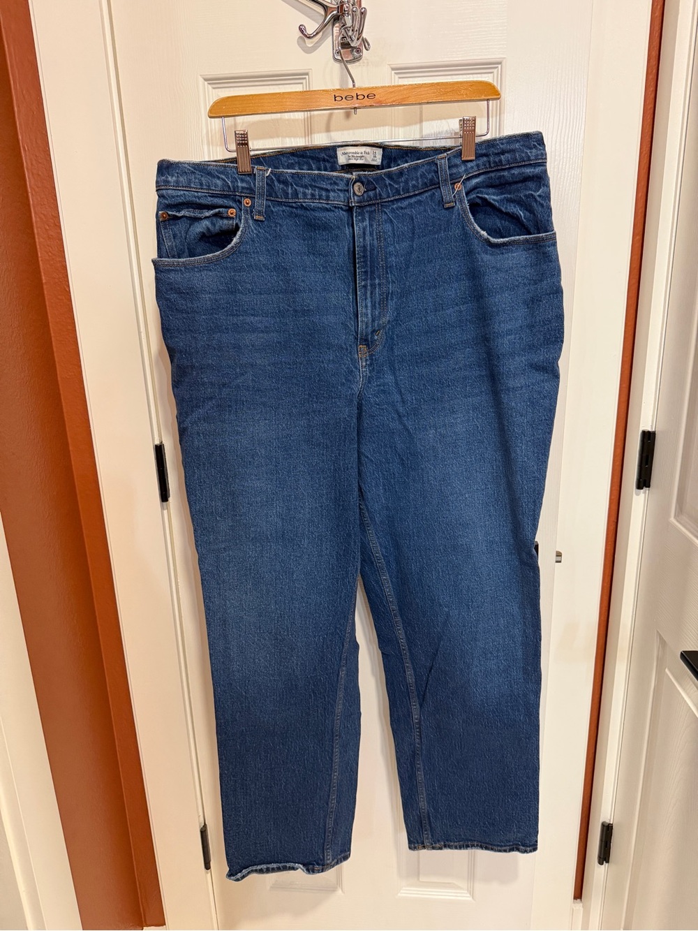 Abercrombie & Fitch Ultra High Rise 90s Straight Jean in Dark Blue Wash Size 34R